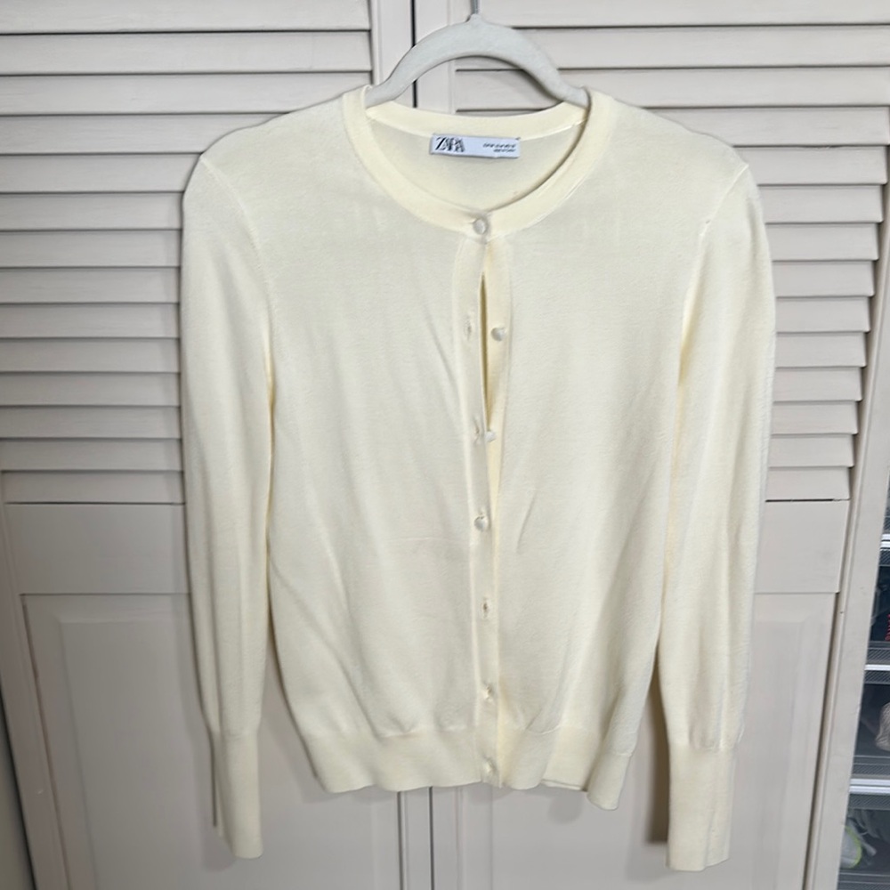 Zara Cream Cardigan Sweater Fine-Knit Timeless Design